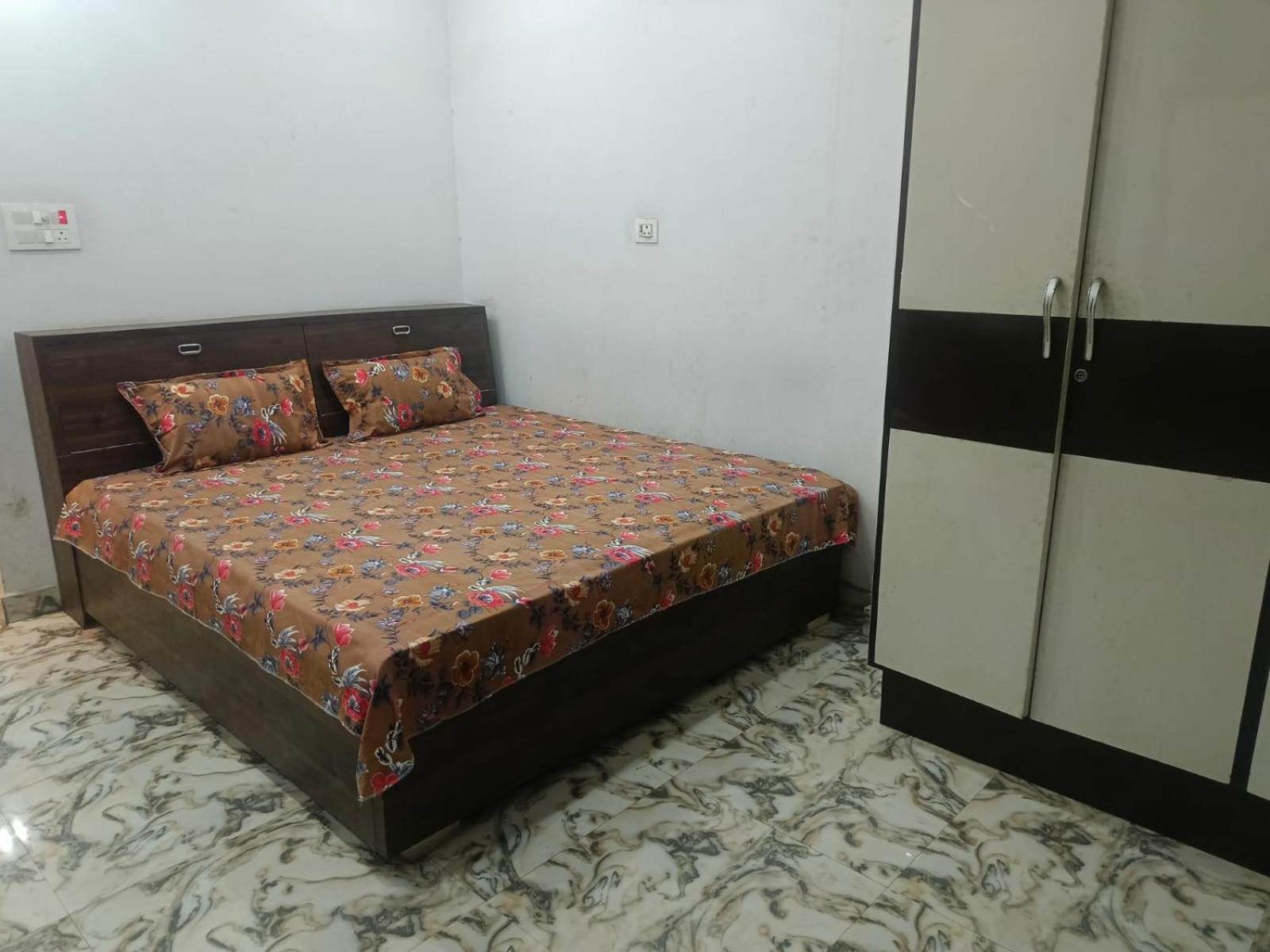 Om Home Stay Allāhābād Junction Екстериор снимка